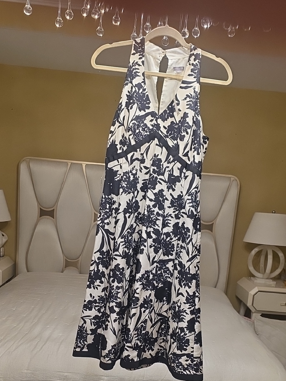 Silk Ann Taylor Black and White Floral V-Neck Midi Dress Size 8